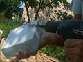 http://fourmis.elevage.free.fr/BA/BA.php : Plus d'informations sur l'élevage de fourmis Pour commencer un élevage de fourmis, on place une reine trouvée lors des vols nuptiaux dans un tube à essais. Cette vidéo montre l'aménagement du tube à essais.