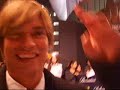 Carlos Baute firmando Alfombra Azul Premios Principales