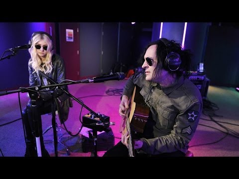 Скачать песню light em up fall out boy