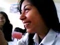 Poniendole los lentes de contacto a la meloy ajakajk!