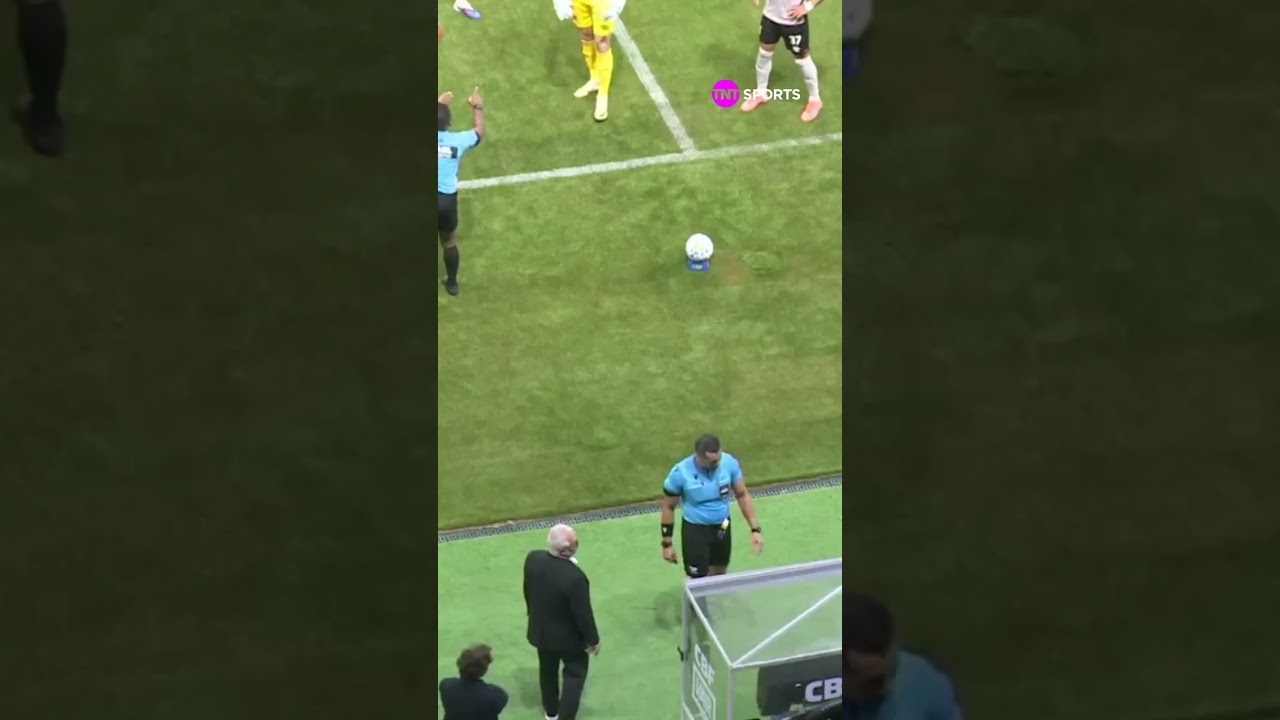 OLHA O ÁUDIO DO VAR NO PÊNALTI CANCELADO EM PALMEIRAS X ATHLETICO! 🗣️ #shorts