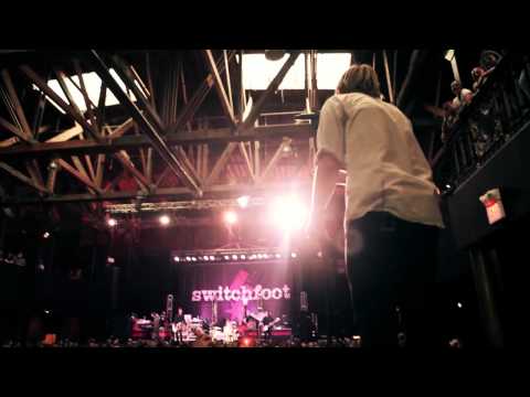 Switchfoot - RESTLESS I am the sea on a moonless night Calling falling, slipping tides I am the leaky, dripping pipes The endless, aching drops of light I am the raindrop...