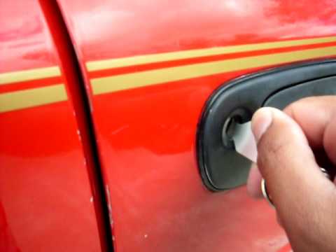 how to pick a car door lock