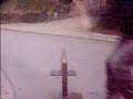 Plat sur béton avec rire énervant.wmv