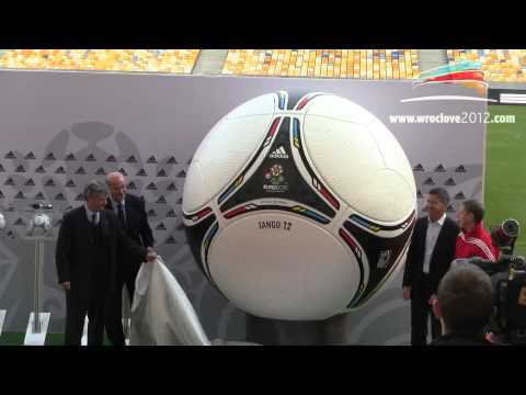 Tango 12 - prezentacja piłki na Euro 2012 Video