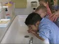 Video realitzat a l'escola Baldiri Reixac de Badalona per les mestres d'educació infantil. Els nens treballen els hàbits.