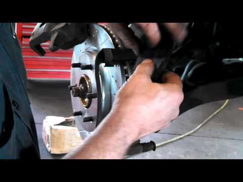 Front brake pad replacement 2004 – 2007 Nissan Titan. Infiniti Install Remove Replace pads