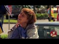 Click here to watch this video Clown dans la boîte de ticket