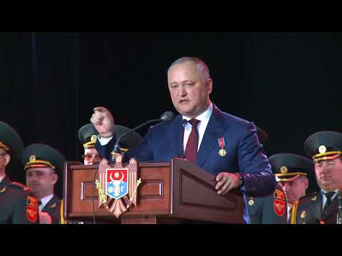 Игорь Додон принял участие в праздничном мероприятии в честь Дня ветеранов вооружённых сил и органов правопорядка