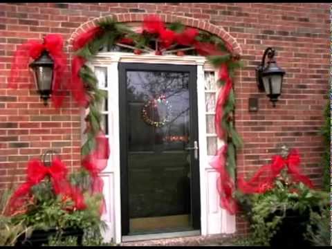how to fasten garland around front door