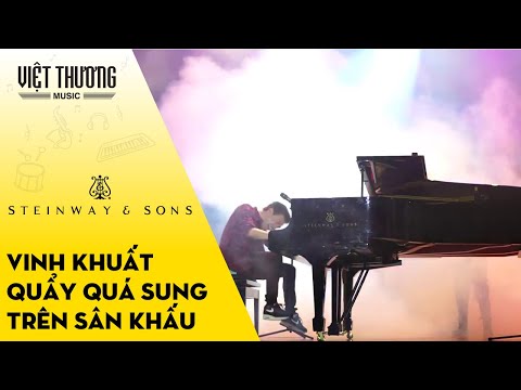 Vinh Khuất quẩy quá sung trên sân khấu