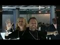 mabel van oranje does a dance behind wikipedia founder jimmy wales as he prepares for a high pressure interview.
original posting:
http://www.thomascrampton.com/2007/09/06/light-moment-mabel-dances-for-jimmy/