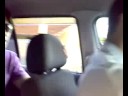 Enquanto dois briga , um faz tonteira e outro Filma Enquanto dois briga , um faz tonteira e outro Filma
