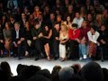 d�fil� du pret a porter printemps-�t� 2007 de john galliano avec la pr�sence de demi moore ashton kutcher, janet jackson (lenny kravitz et dita von teese, qu'on ne voit pas sur cette vid�e)