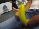 condom su una banana condom su una banana