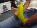 condom su una banana