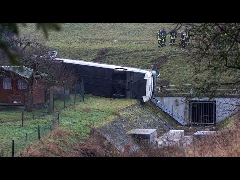 Tote und Verletzte bei Schulbusunfall in Thringen