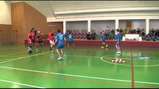 Školy si to rozdaly v tělocvičně