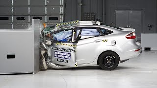 2014 Ford Fiesta sedan small overlap IIHS crash test 2014 Ford Fiesta sedan small overlap IIHS crash test