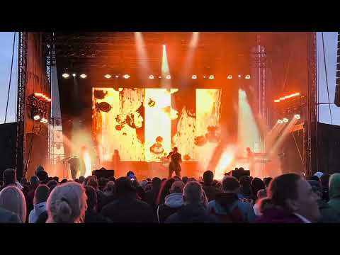 Piknik na Fest! - Lotnisko Leszno :: źródło: Tomasz Kazubski YouTubeDeszczowo i zimno ale rozgrzał nas przede wszystkim Zalewski i Ostrowska.