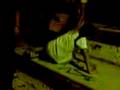 golpeando a aaron