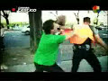 terrible pelea entre un borracho y un policia