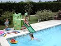 Toboggan-piscine : Qui va piano fait plouf quand même