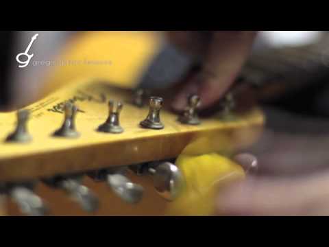 THE BEST Method on How to Change Guitar Strings: Fender Vintage Style Klusen Tuners