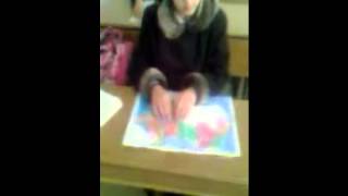 تعليم الطلاب المكفوفين تلوين الأشكال والرسومات ذات الخط البارز وأهميتها في حياتهم