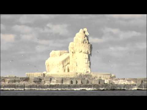 El famoso faro de Cleveland se congeló por las bajas temperaturas