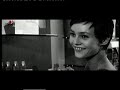 Gabor, the knife thrower (Daniel Auteuil), makes Adèle (Vanessa Paradis) to his assistant (read: target). It begins with a visit to the hairdresser, continues in the perfume and then in the clothes store. Movie 