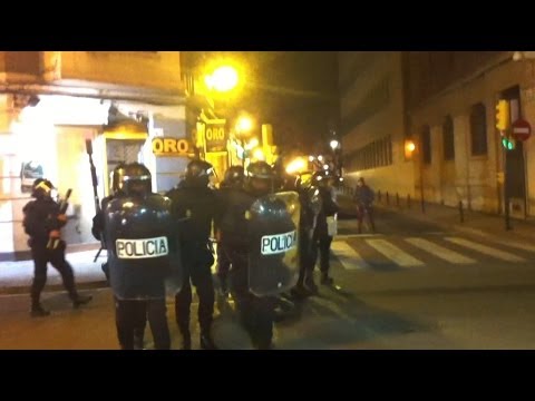 ZARAGOZA - Intento llegar a mi casa después del trabajo pero me encuentro las calles tomadas por pistoleros. Zaragoza, 17 de enero de 2014. Son las respuestas del gobie...