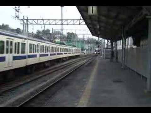 JR九州　415系　熊本駅でほぼ同時到着②