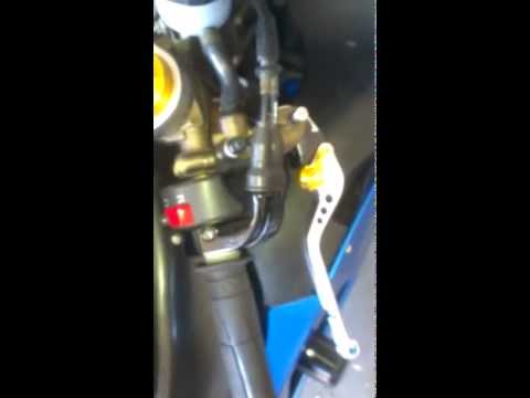 how to bleed brakes on 05 zx6r