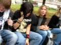 dans la cours thomachou et ninouch'