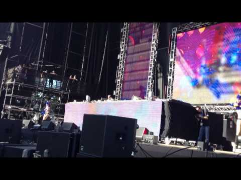 @Wyclef Jean rocks *Ultra Music Festival 2012* and introduces new song [MISS MOLLY]