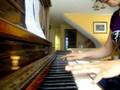 carolina tocando la cumparsita en piano