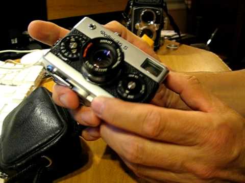 rollei - Here's how to load and operate the Rollei 35 S.