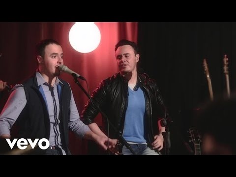 río - Music video by Río Roma performing Me Arrepiento. (C) 2013 Sony Music Entertainment México, S.A. de C.V. http://smarturl.it/otravidacombo.