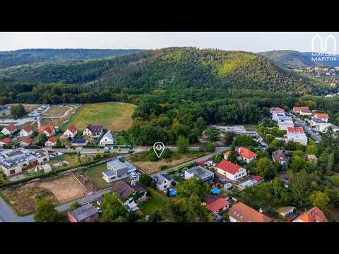 Video Prodej stavebního pozemku 1 380 m² – Černošice, Nová Vráž