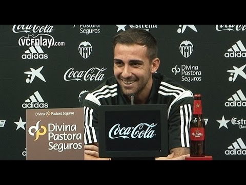 Paco Alcácer: 'Me gustaría estar muchísimos años en el Valencia CF'