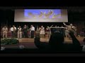 fuego pentecostal: coro levanta las manos y alaba