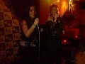 luri,se solt� por salsa con una sra,que estaba cantando.historico