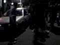 Marcel�o e Driko dan�ando pirilimpompom na rua