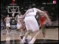 Jason Richardson with the super-slam over Manu Ginobili!