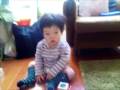 ネフのおもちゃで遊ぶえいくん