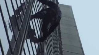spider man ปีนตึก ระฟ้า