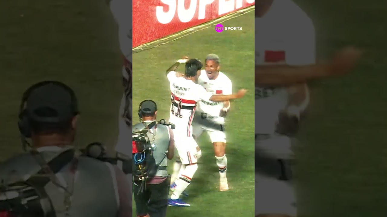 OLHA O GOLAÇO DO FERREIRINHA COM ASSISTÊNCIA DO ARTUR! #shorts