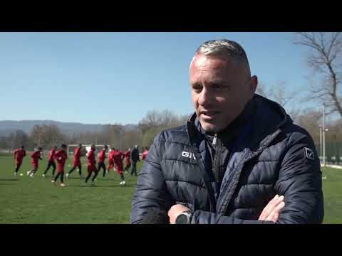 ФУДБАЛЕРИ БОРЦА 1926 ДОЧЕKУЈУ ЕKИПУ ИНЂИЈЕ