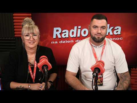 Zaproszenie na Holiday Party w Mochach - 28 sierpnia :: 28 sierpnia Mochy zamienią się w plenerowy klub. Na Stadionie Klonowym odbędzie się pierwsza edycja Holiday Party - noc klubowych brzmień, która, jak zapowiadają organizatorzy, może potrwać nawet do wschodu słońca. O pomyśle na imprezę, DJ-ach, którzy staną za konsoletą, i przygotowaniach do wspólnego zakończenia wakacji opowiedzą Kamila Mykaj i Miłosz Hachuj, organizatorzy Holiday Party.